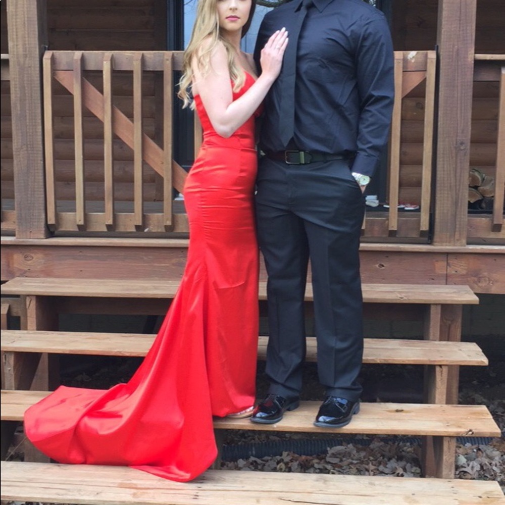 RED MERMAID DRESS/PROM DRESS - Picture 2 of 3